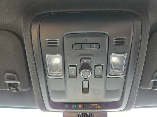 Used 2023 Chevrolet Suburban Premier image 22