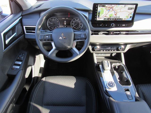 New 2026 Mitsubishi Outlander ES image 10