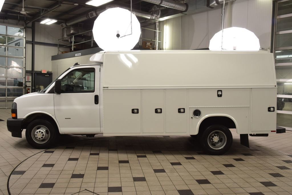 Used 2023 Chevrolet Express 3500 w/ Power Convenience Package RWD image 3