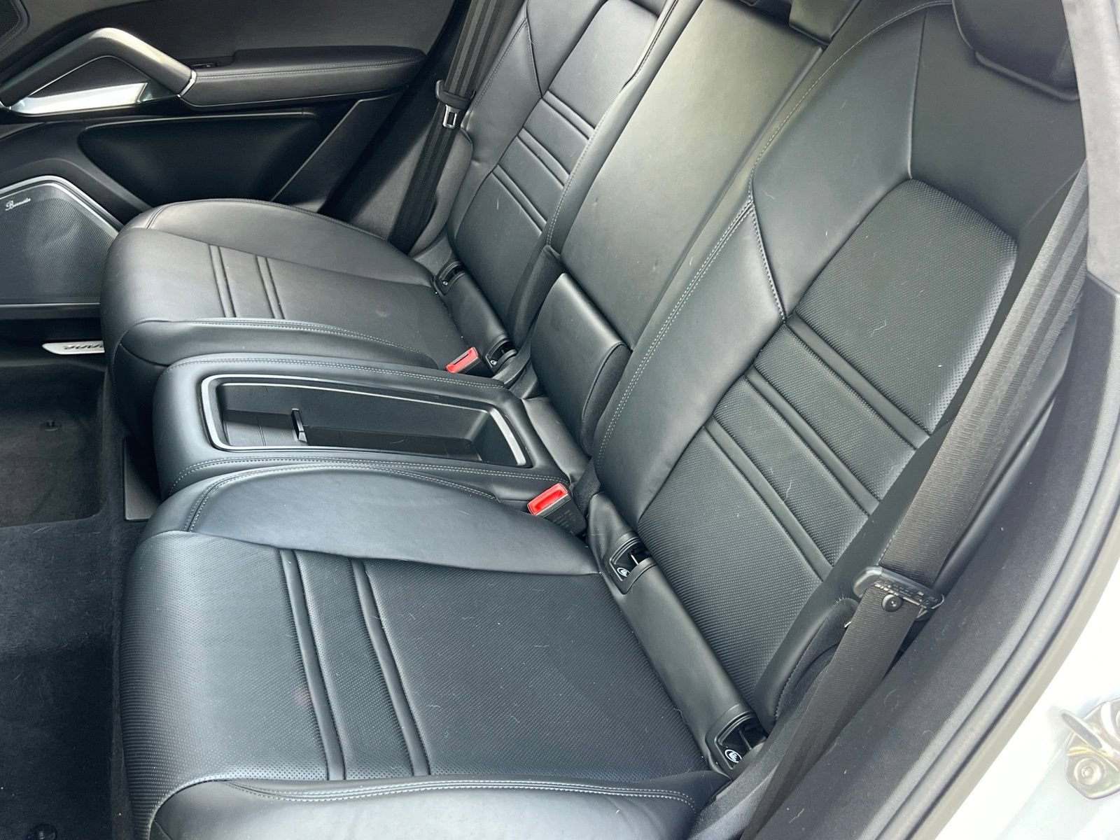 Certified 2023 Porsche Cayenne Turbo AWD/4WD image 18