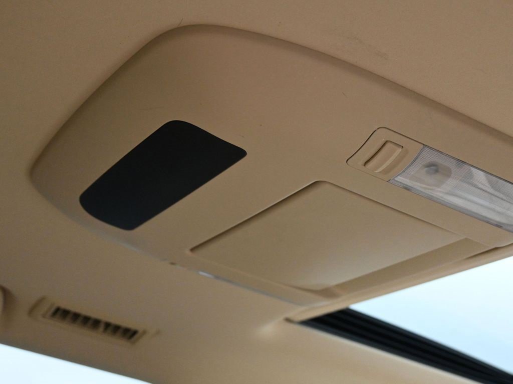 Used 2011 Lexus LX 570 4WD image 12