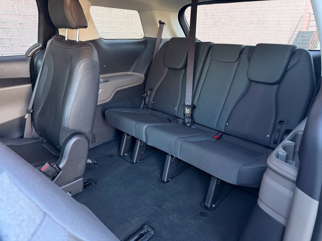 Used 2025 Kia Carnival LX image 18