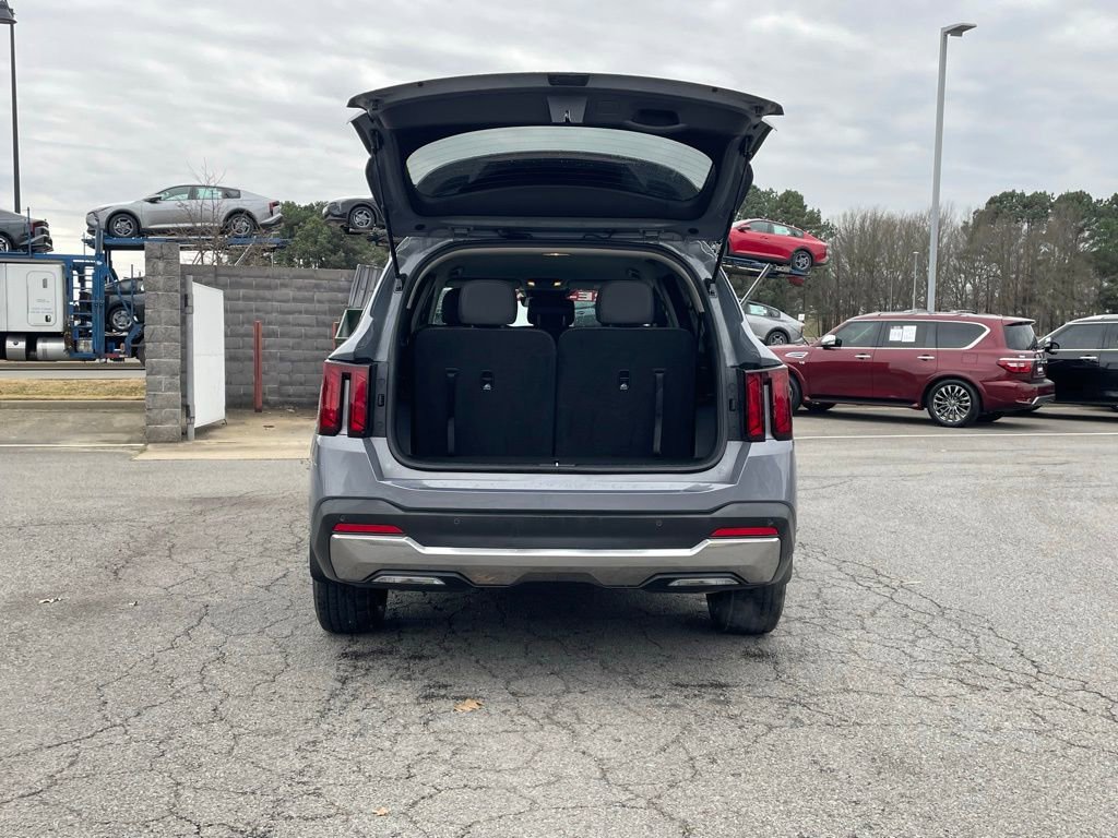 Used 2025 Kia Sorento S image 7