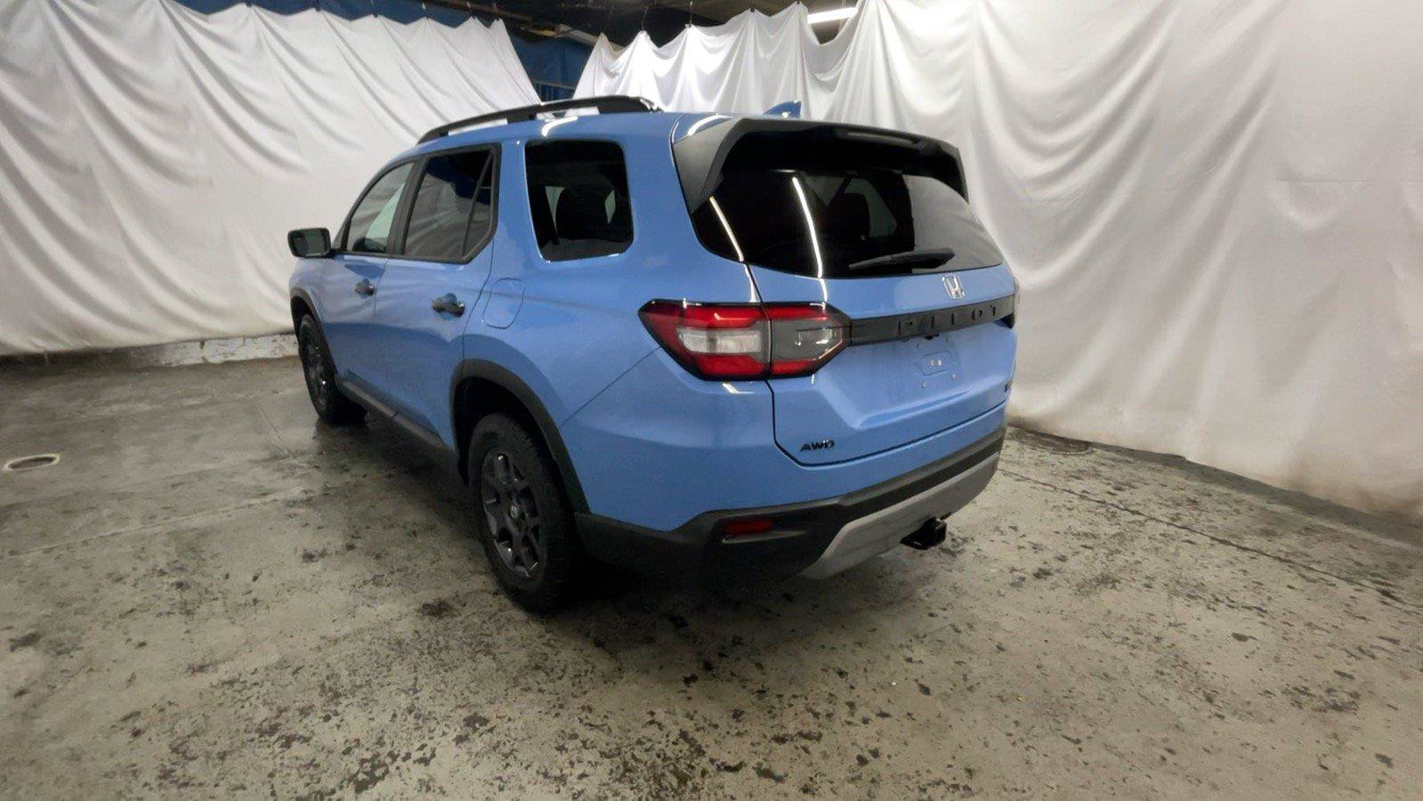 Used 2025 Honda Pilot TrailSport image 8