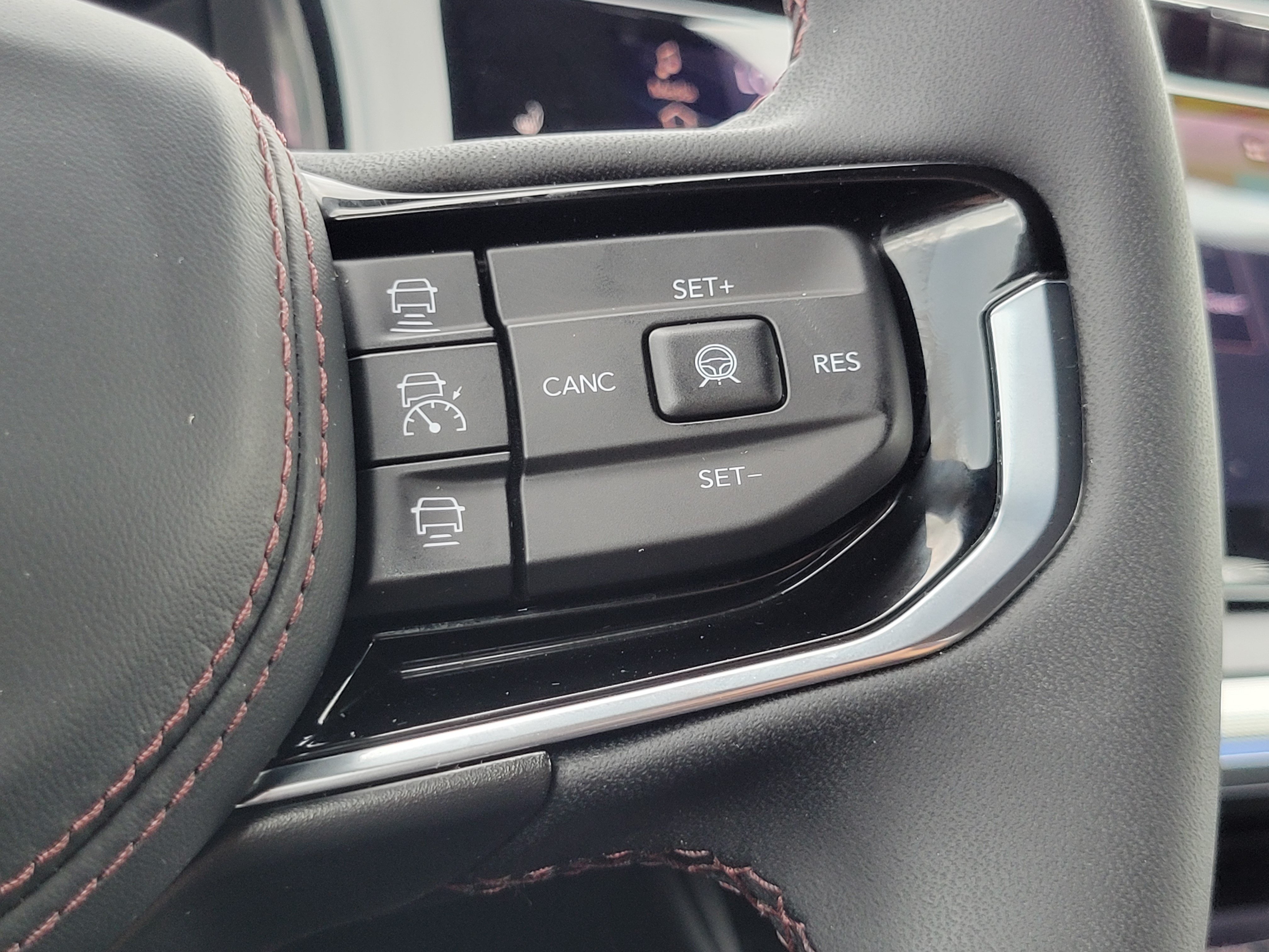 Used 2024 Jeep Wagoneer Launch Edition AWD/4WD image 13