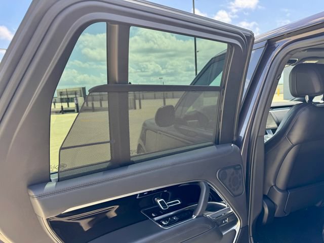 Certified 2025 Land Rover Range Rover SE AWD/4WD image 12