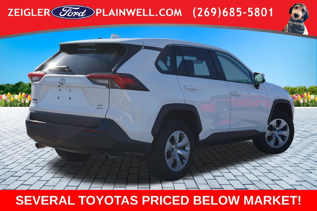 Used 2022 Toyota RAV4 LE AWD/4WD image 5