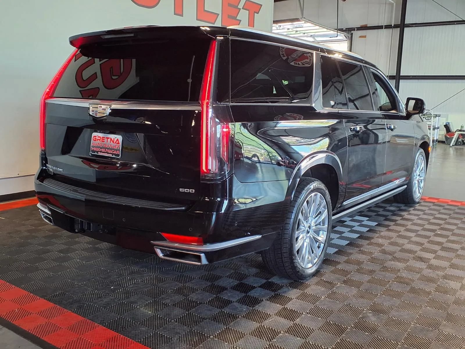 Used 2021 Cadillac Escalade ESV Premium Luxury w/ Driver Assist Tech Package AWD/4WD image 9