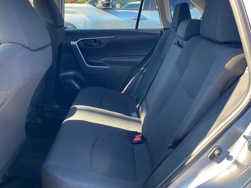 Used 2021 Toyota RAV4 LE image 8