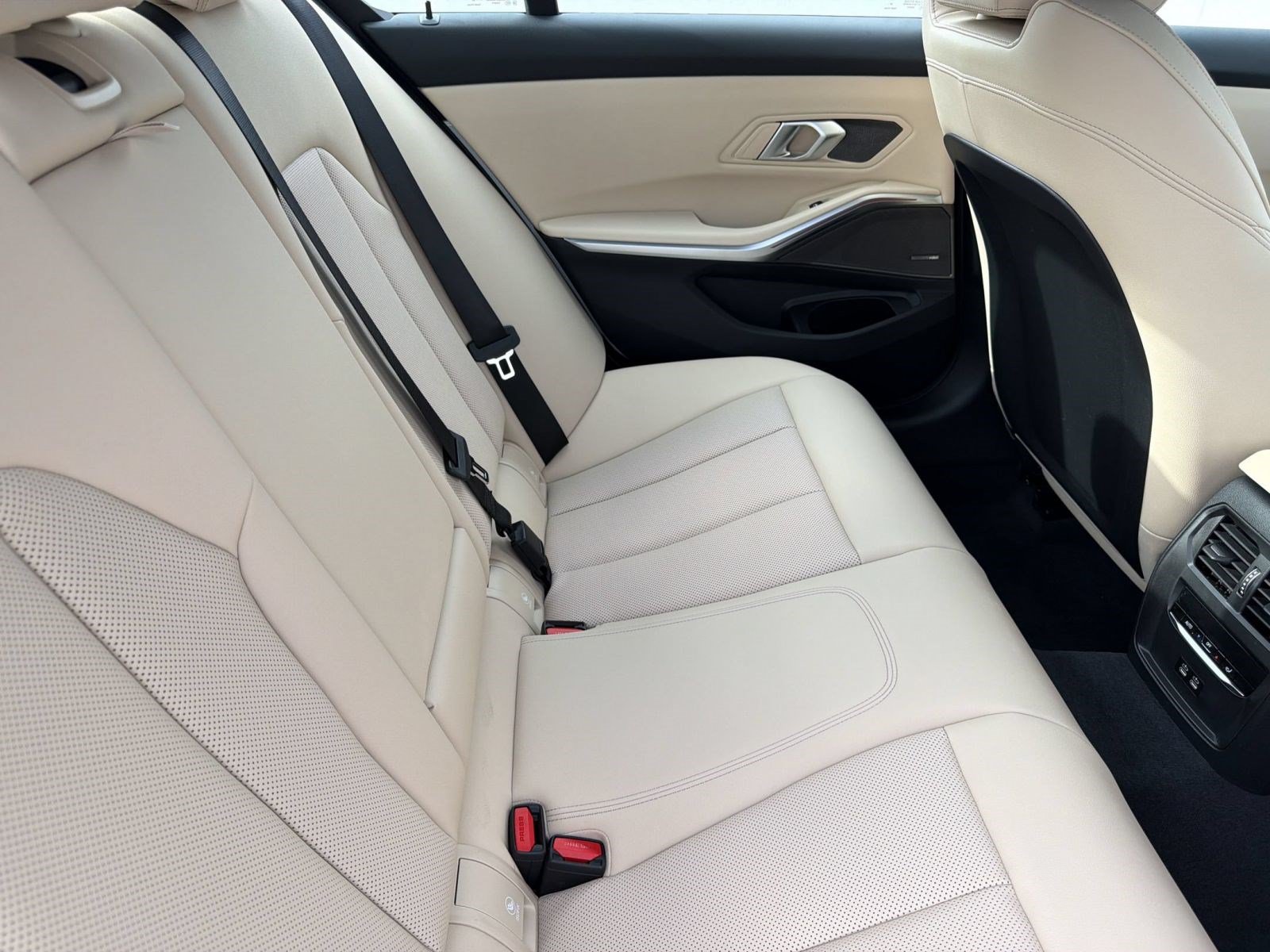 New 2026 BMW 330i Sedan w/ Premium Package RWD image 30