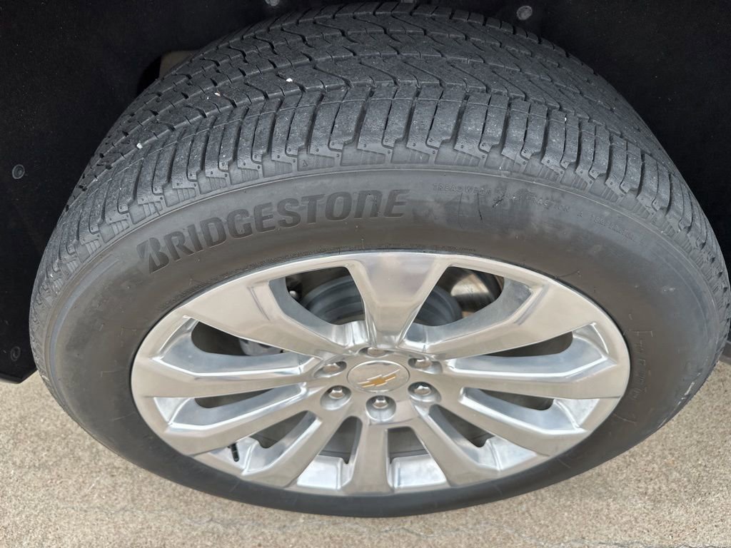 Used 2024 Chevrolet Suburban Premier w/ Premium Package RWD image 23