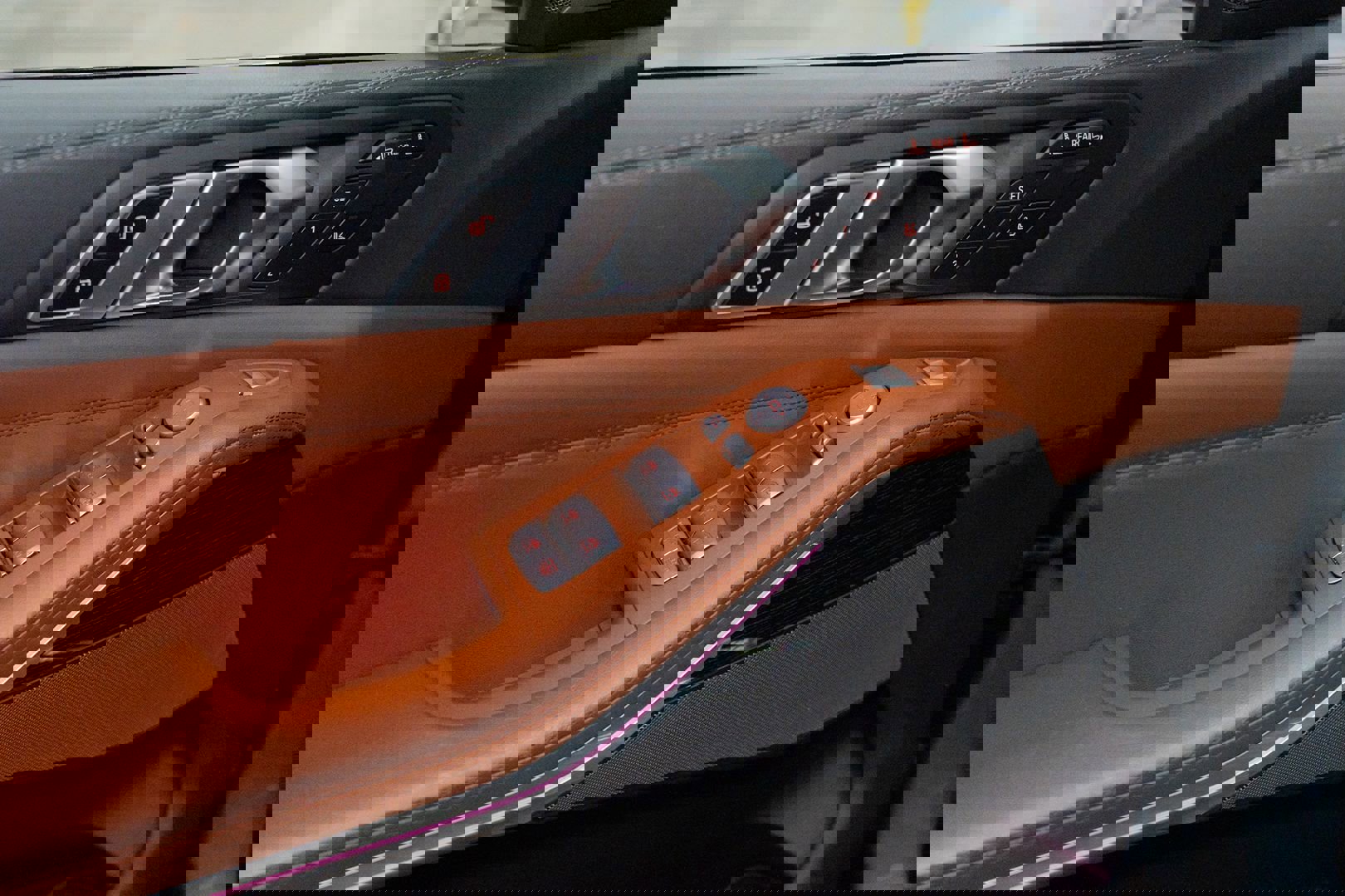 Used 2023 BMW X7 M60i image 17