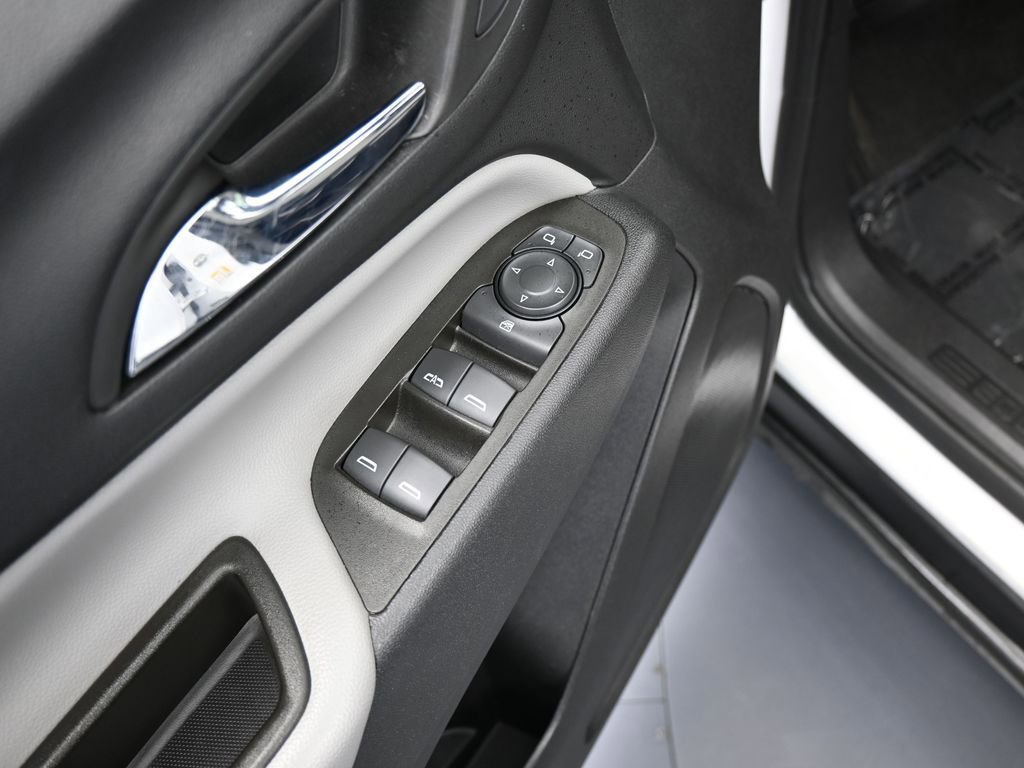 Used 2023 Chevrolet Equinox LS image 13