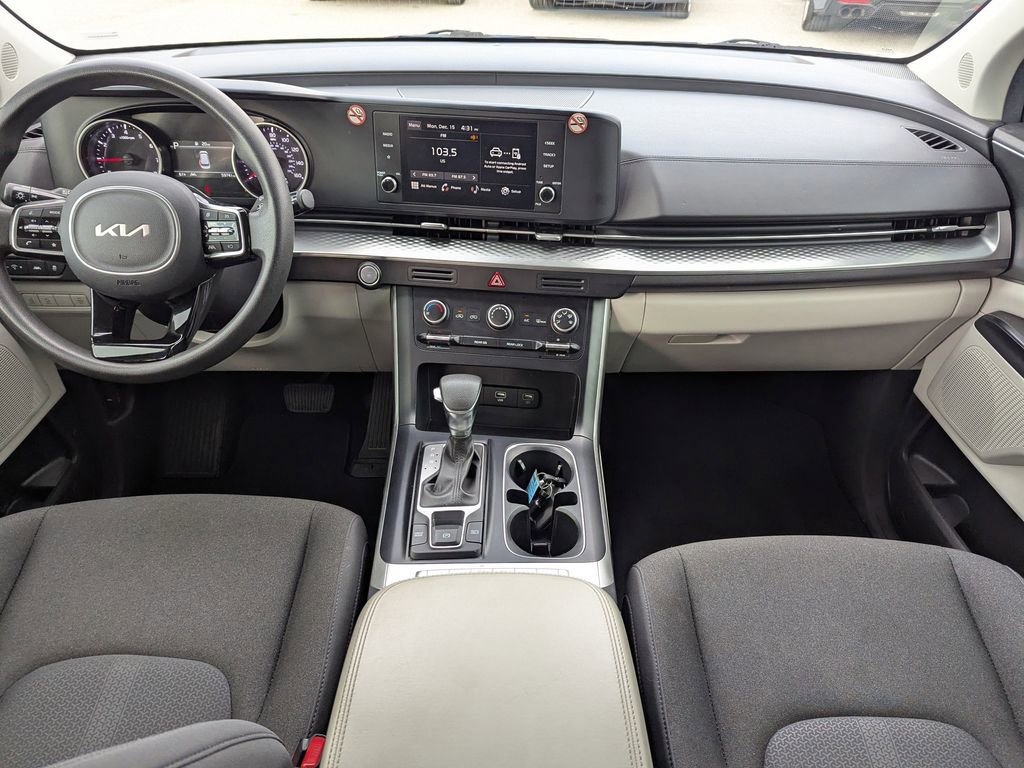 Certified 2024 Kia Carnival LX image 10