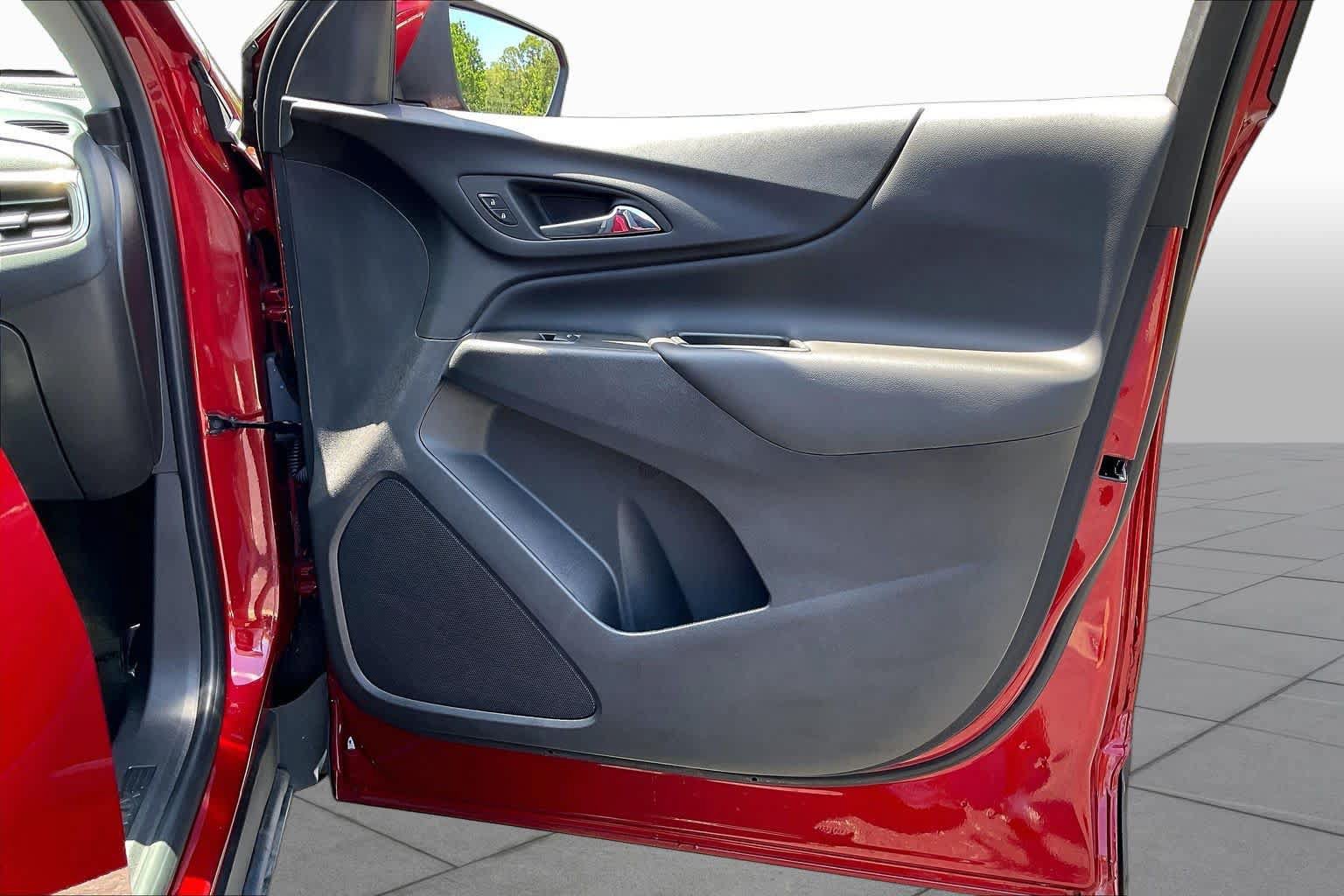 Used 2024 Chevrolet Equinox LT w/ LPO, Floor Liner Package FWD image 23