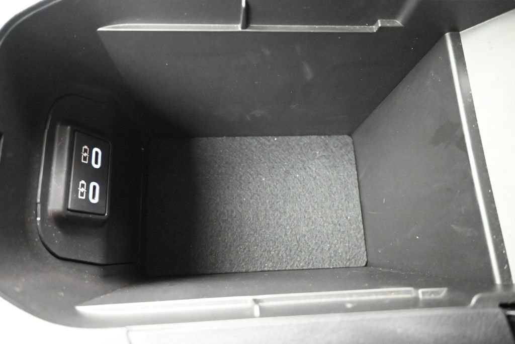 Used 2025 Toyota RAV4 XLE FWD image 34
