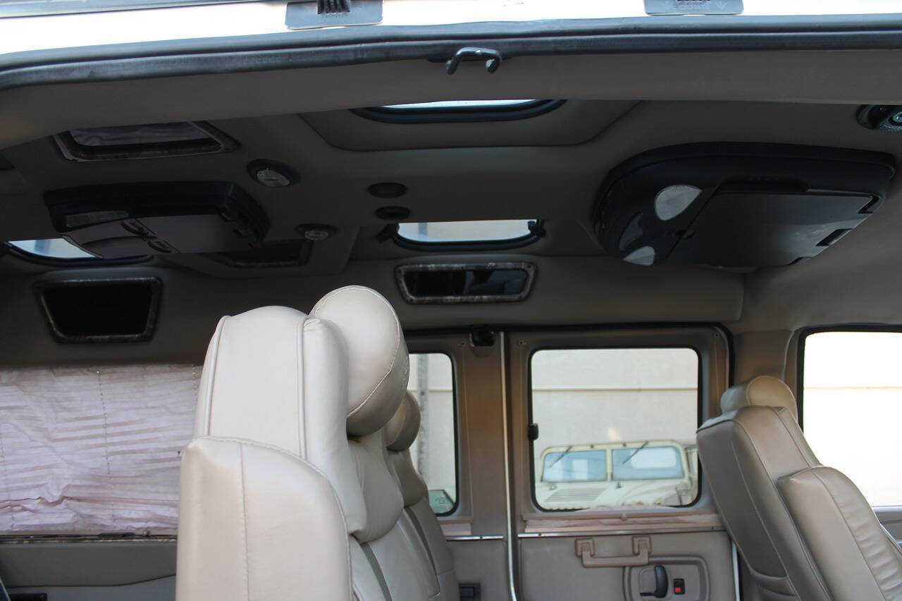 Used 2006 Chevrolet Express 1500 RWD image 46