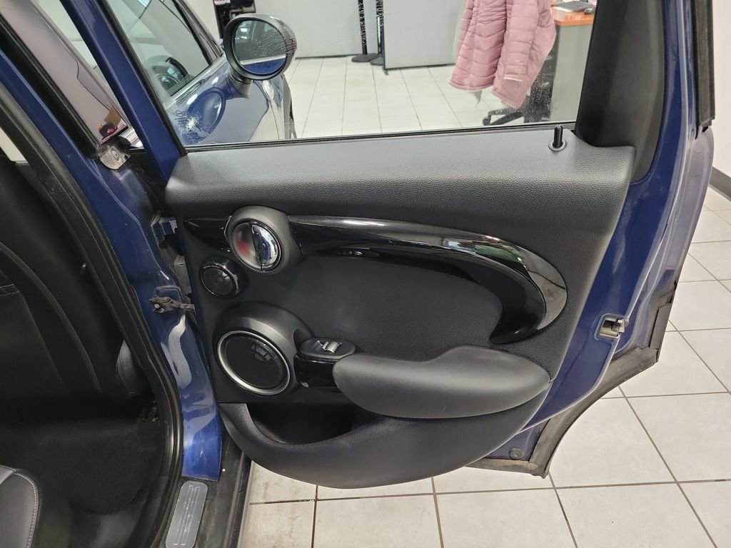 Used 2015 MINI Cooper S image 17
