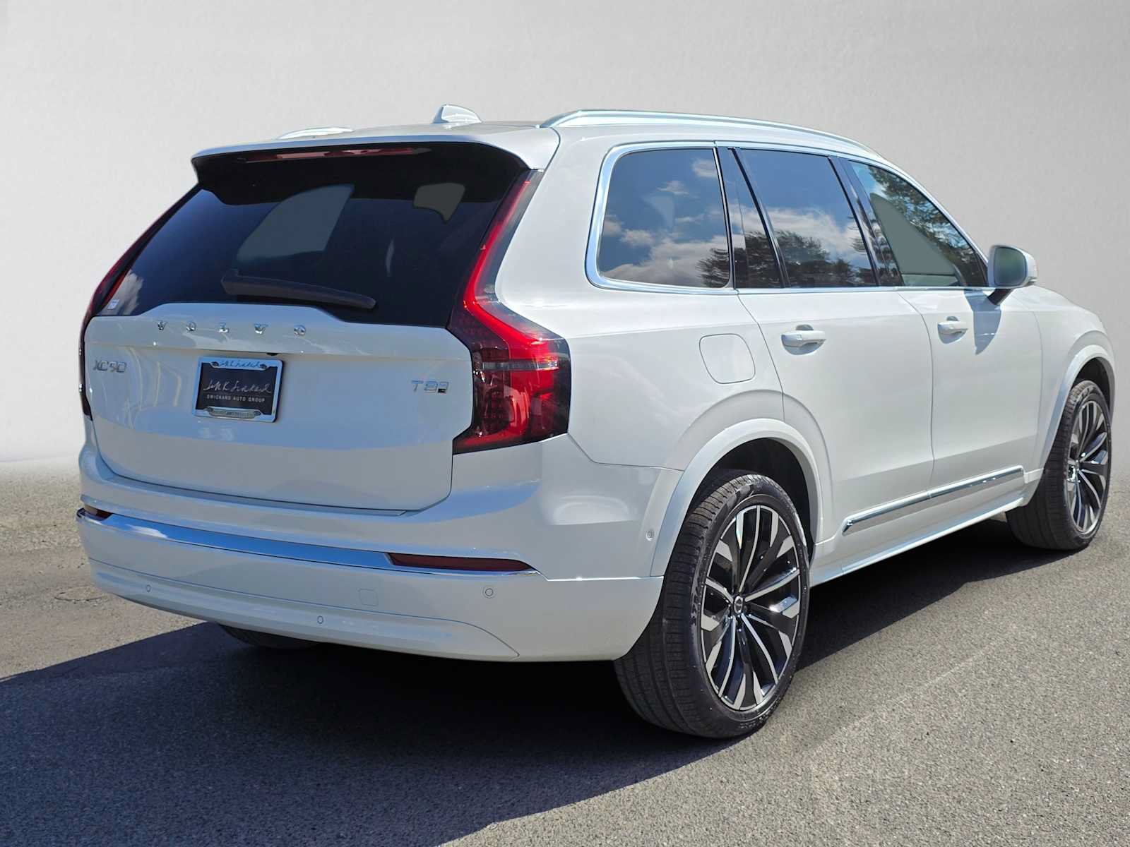 Used 2025 Volvo XC90 T8 Plus w/ Protection Package Premier AWD/4WD image 3