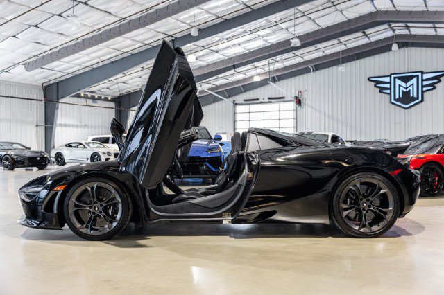 Used 2020 McLaren 720S Spider RWD image 3