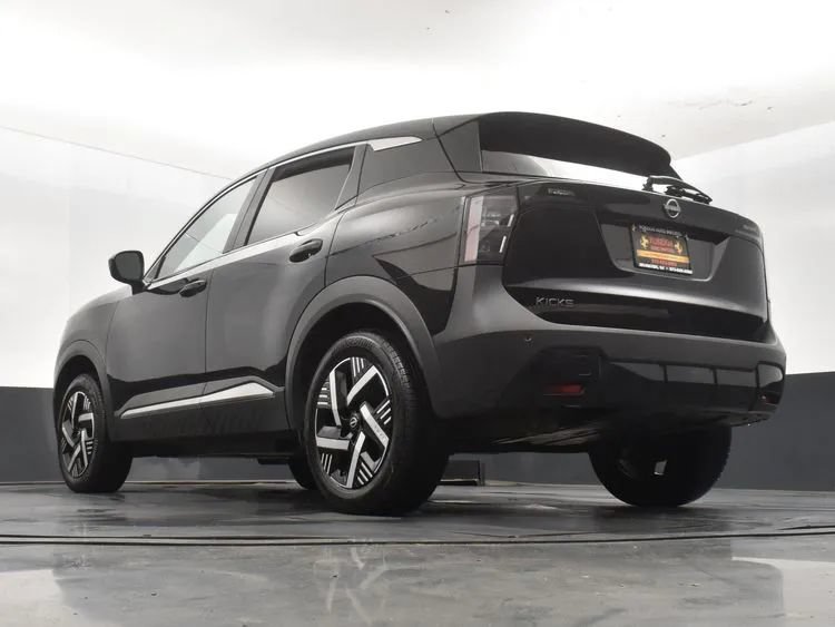 Used 2025 Nissan Kicks SV FWD image 12