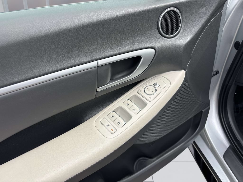 Used 2025 Hyundai Sonata SEL FWD image 12