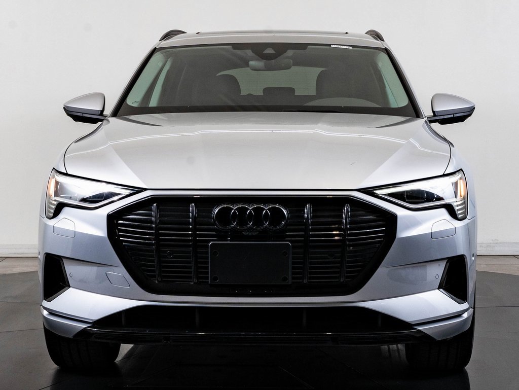Used 2022 Audi e-tron Premium w/ Convenience Plus Package image 2