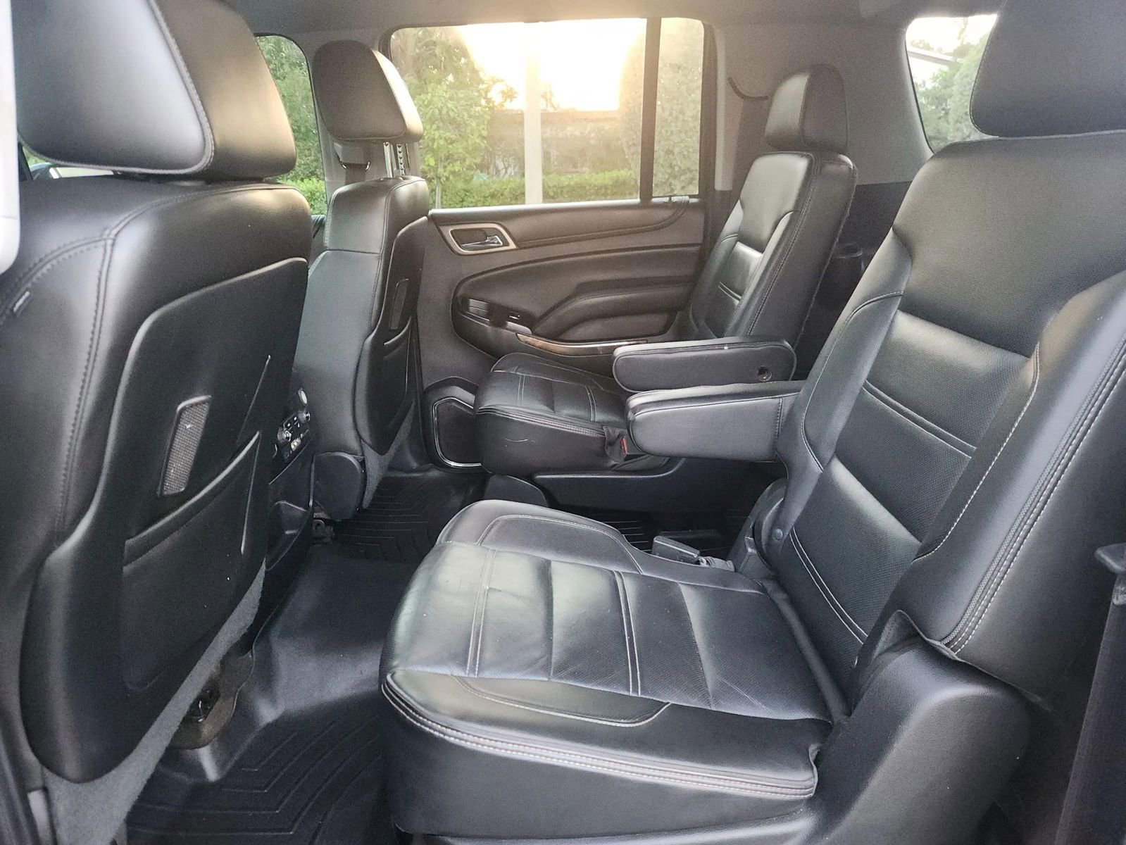 Used 2015 GMC Yukon XL Denali w/ Touring Package AWD/4WD image 10
