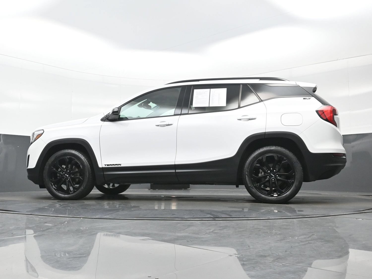 Used 2021 GMC Terrain SLT w/ Infotainment Package II AWD/4WD image 32