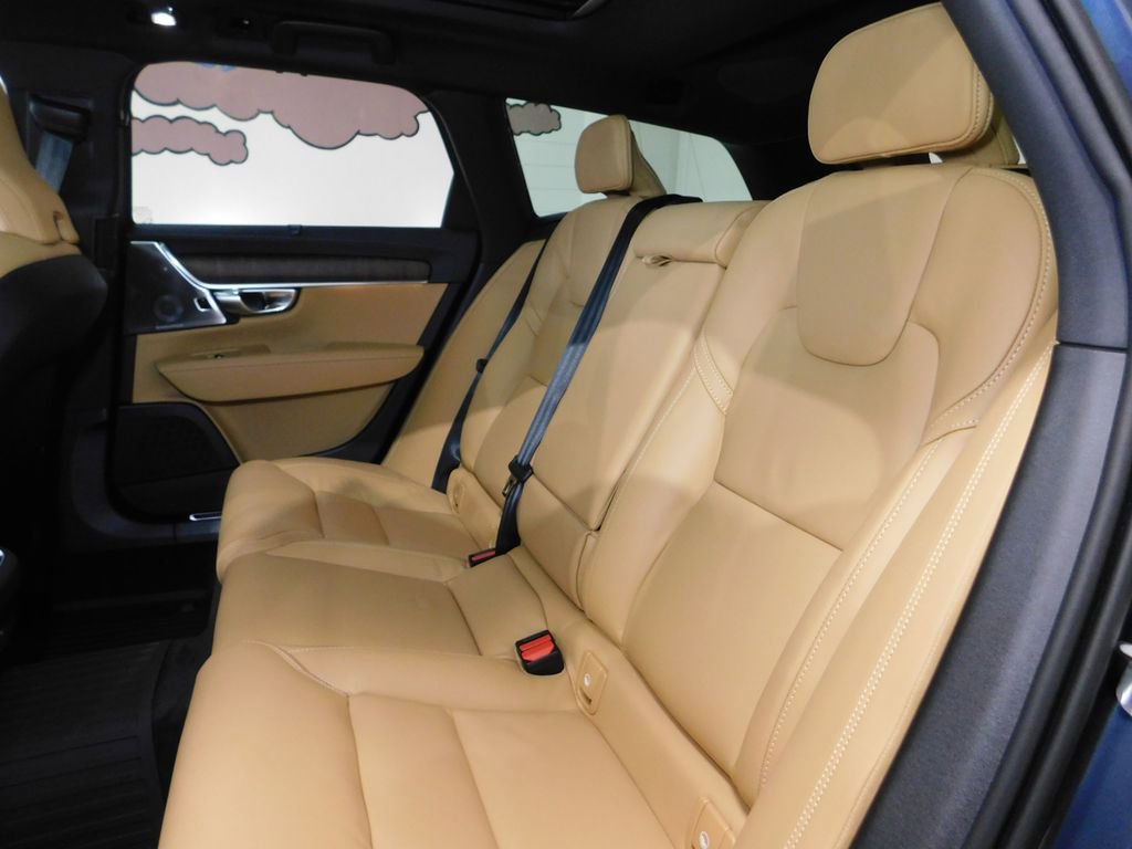 Used 2026 Volvo V90 B6 Cross Country Ultra image 81