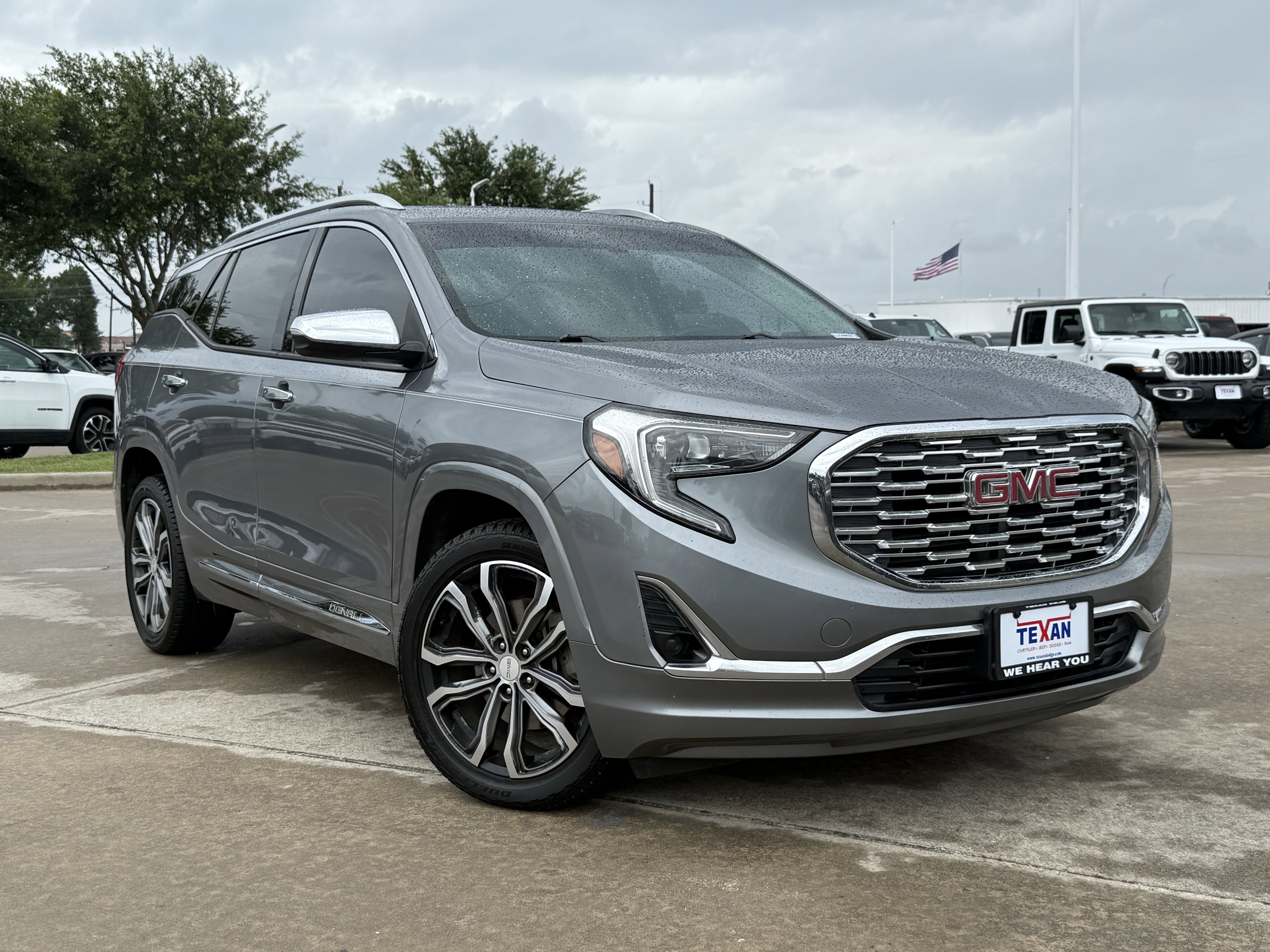 Used 2018 GMC Terrain Denali w/ Comfort Package FWD image 2