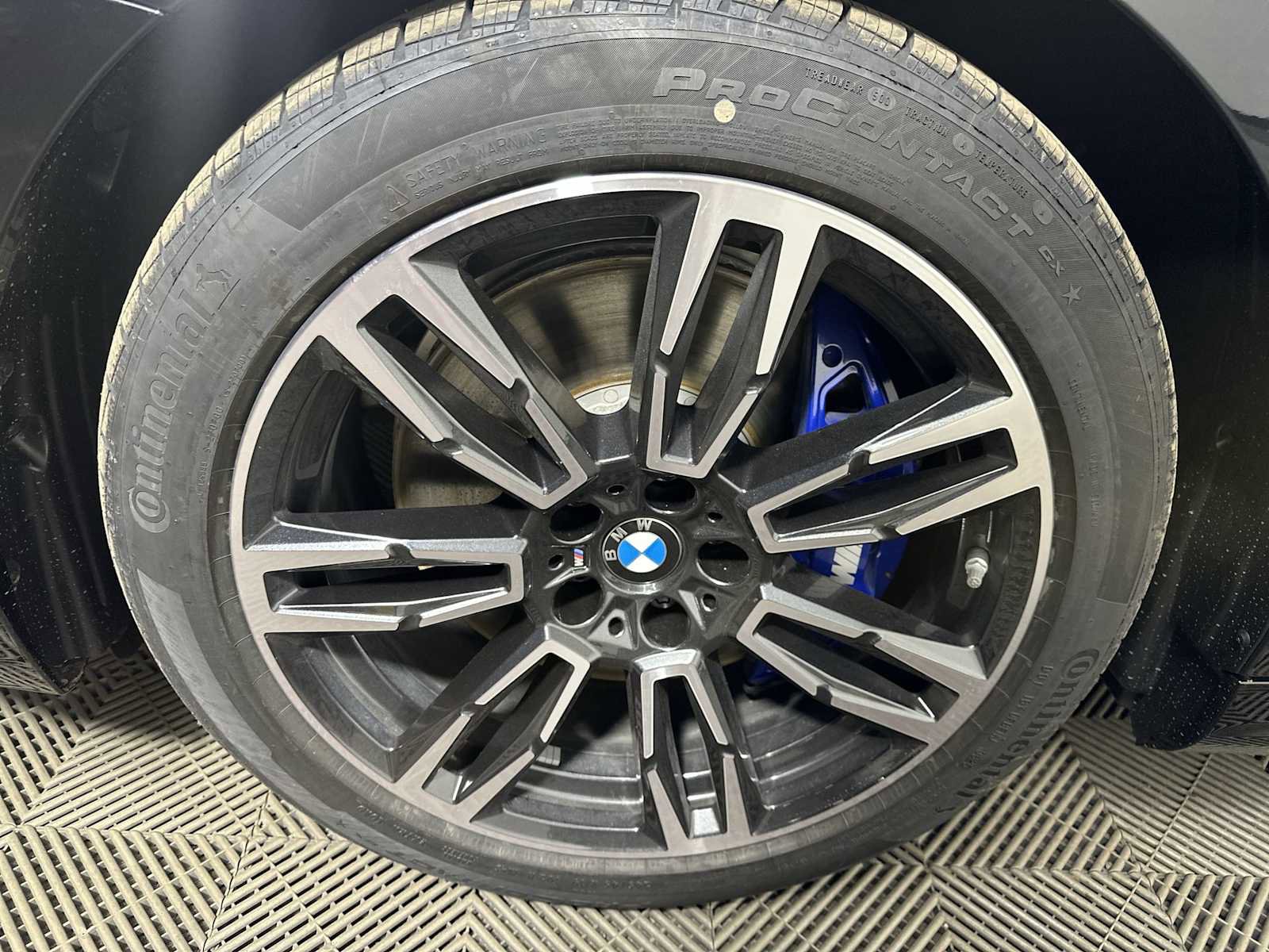 New 2026 BMW 550e xDrive w/ Executive Package image 10