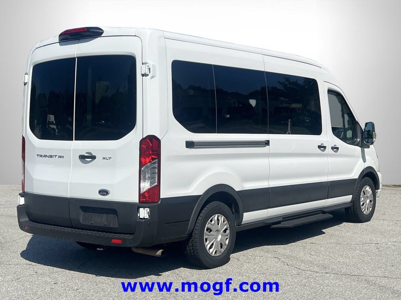 Used 2025 Ford Transit 350 XLT RWD image 3