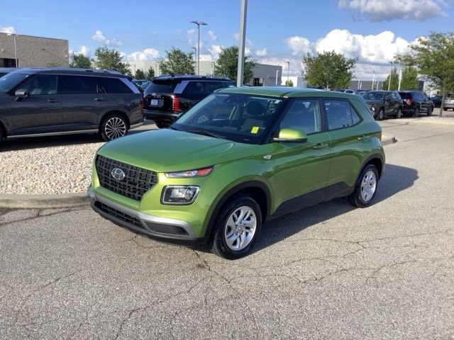 Used 2022 Hyundai Venue SE FWD image 1