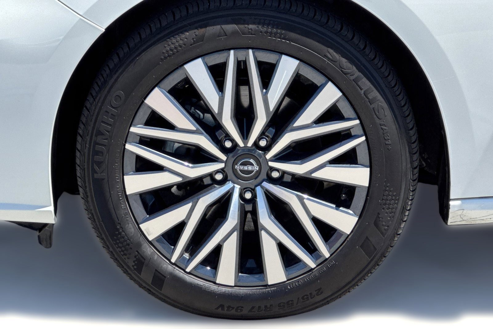 Used 2025 Nissan Altima 2.5 SV FWD image 11