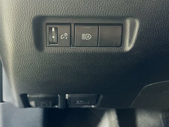 Used 2025 Toyota RAV4 XLE AWD/4WD image 10