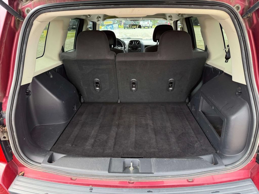 Used 2015 Jeep Patriot Latitude FWD image 11