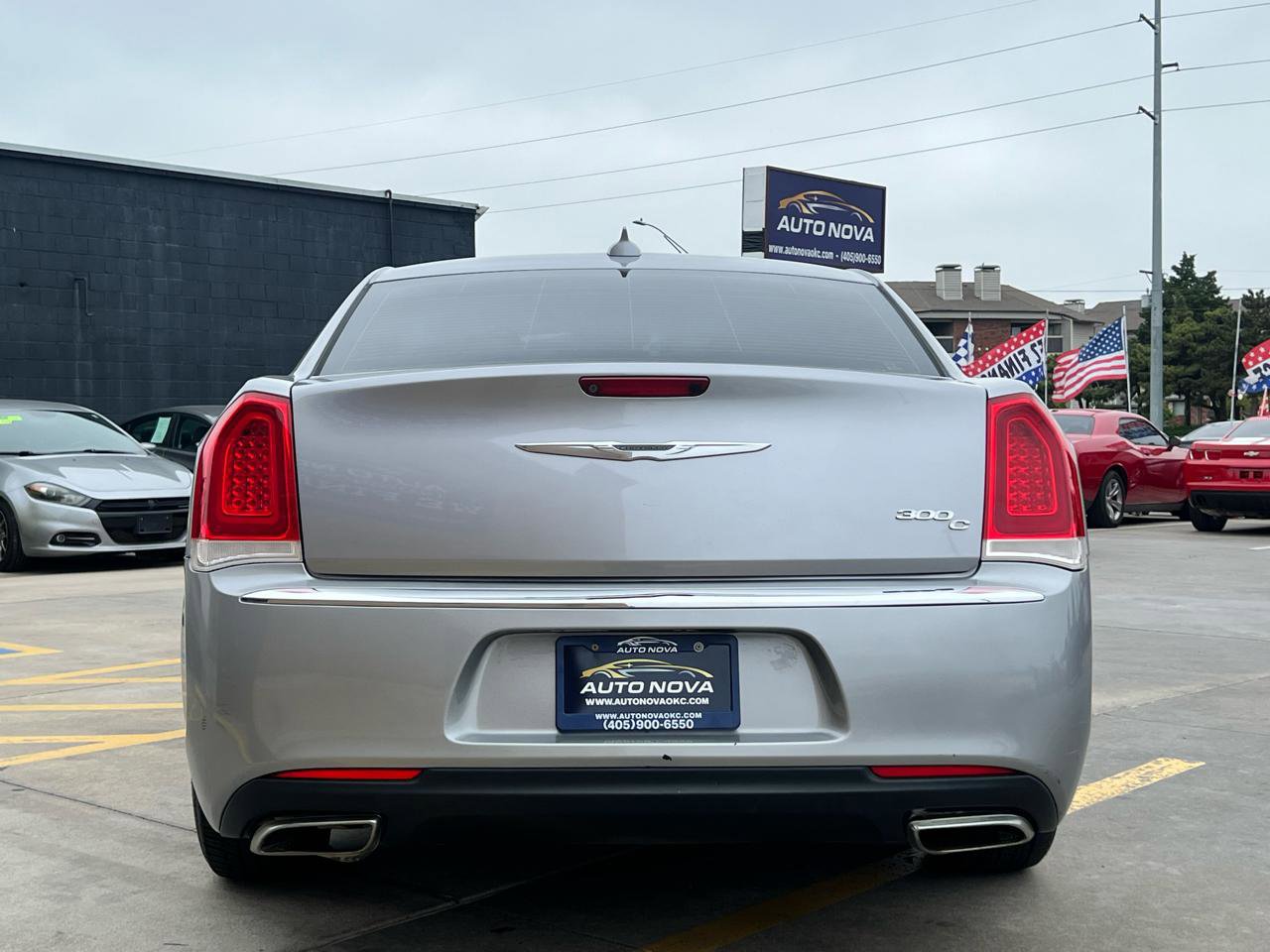 Used 2017 Chrysler 300 C RWD image 5