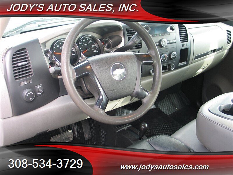 Used 2008 Chevrolet Silverado 3500 W/T AWD/4WD image 2
