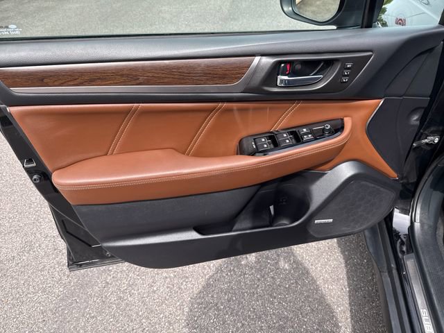 Used 2018 Subaru Outback 3.6R Touring w/ Popular Package #3 AWD/4WD image 10
