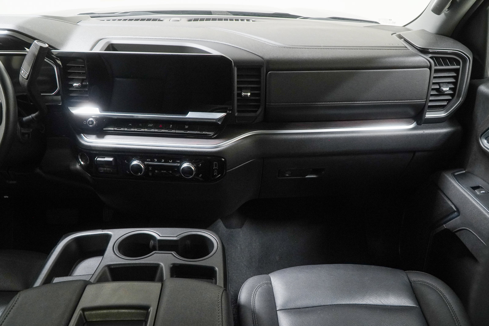 Used 2026 GMC Sierra 1500 SLT AWD/4WD image 38