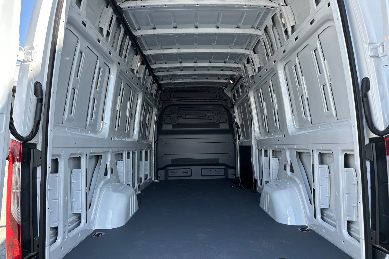 New 2024 Mercedes-Benz eSprinter 170 Cargo image 10