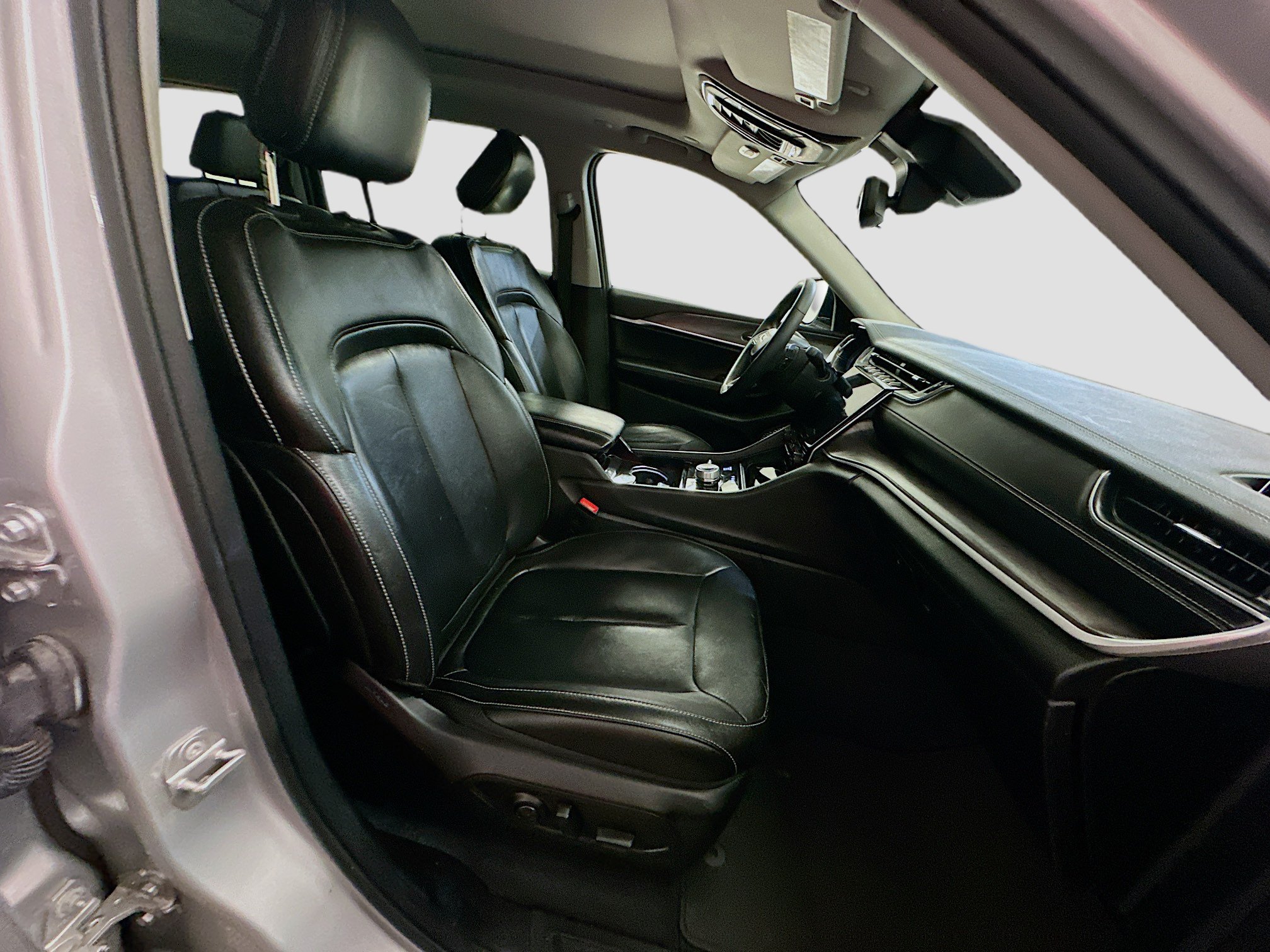 Used 2023 Jeep Grand Cherokee L Limited w/ Black Appearance Package AWD/4WD image 35