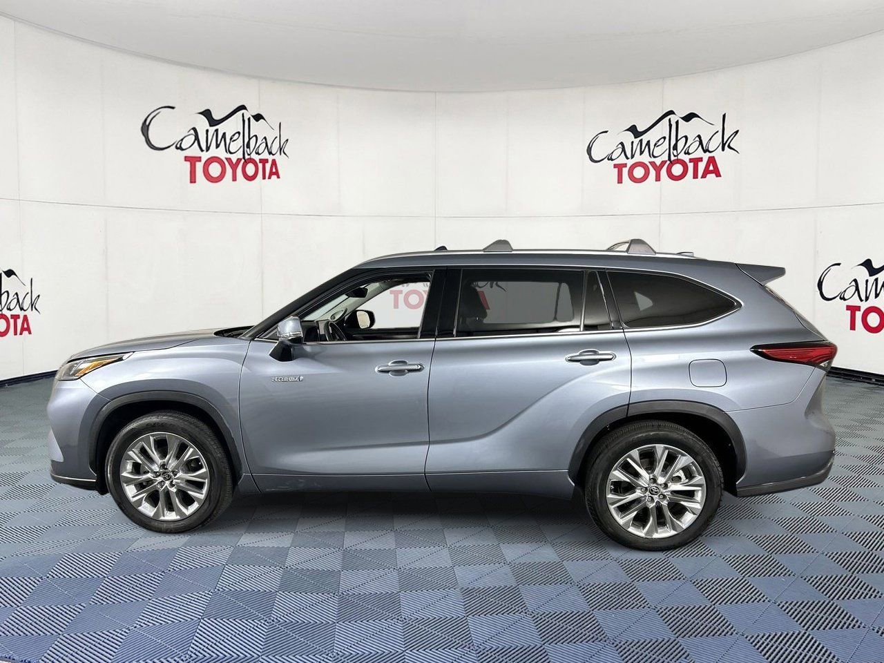 Used 2021 Toyota Highlander Limited image 4