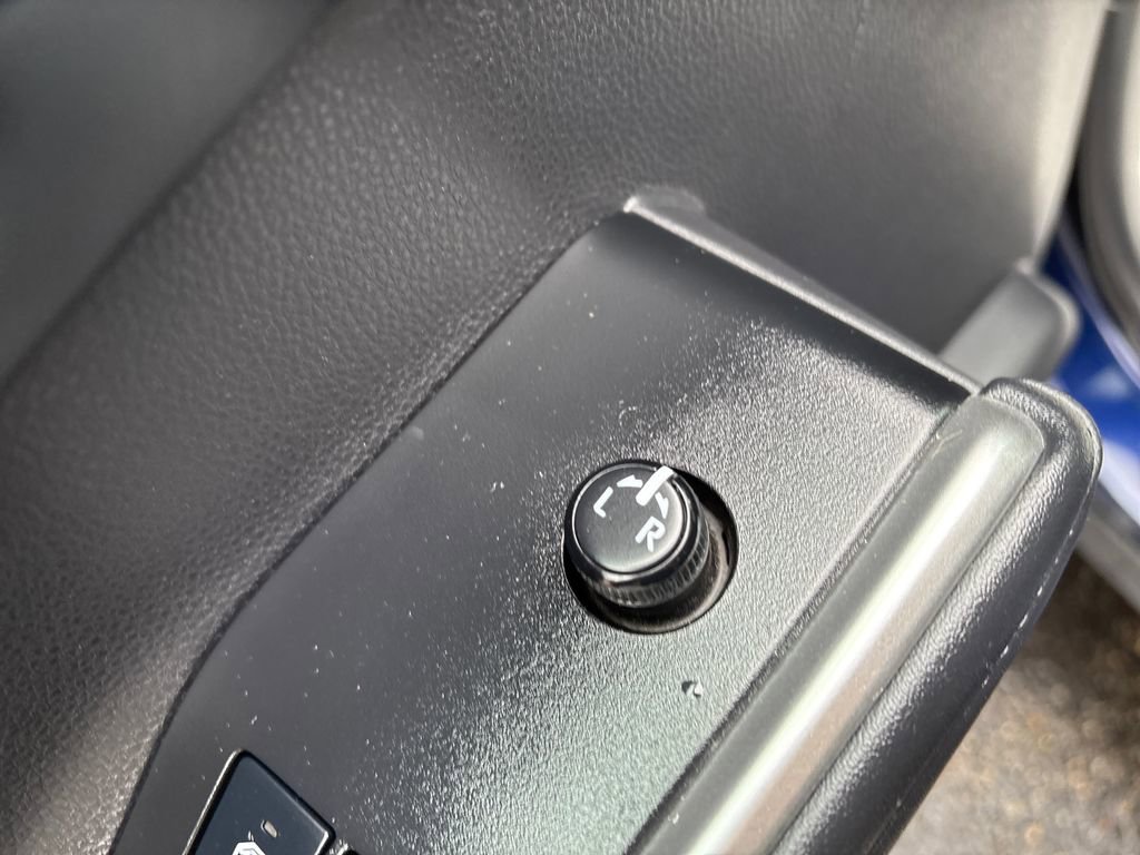 Used 2022 Toyota Highlander XLE AWD/4WD image 14