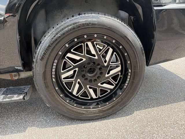 Used 2011 Chevrolet Suburban LTZ RWD image 18
