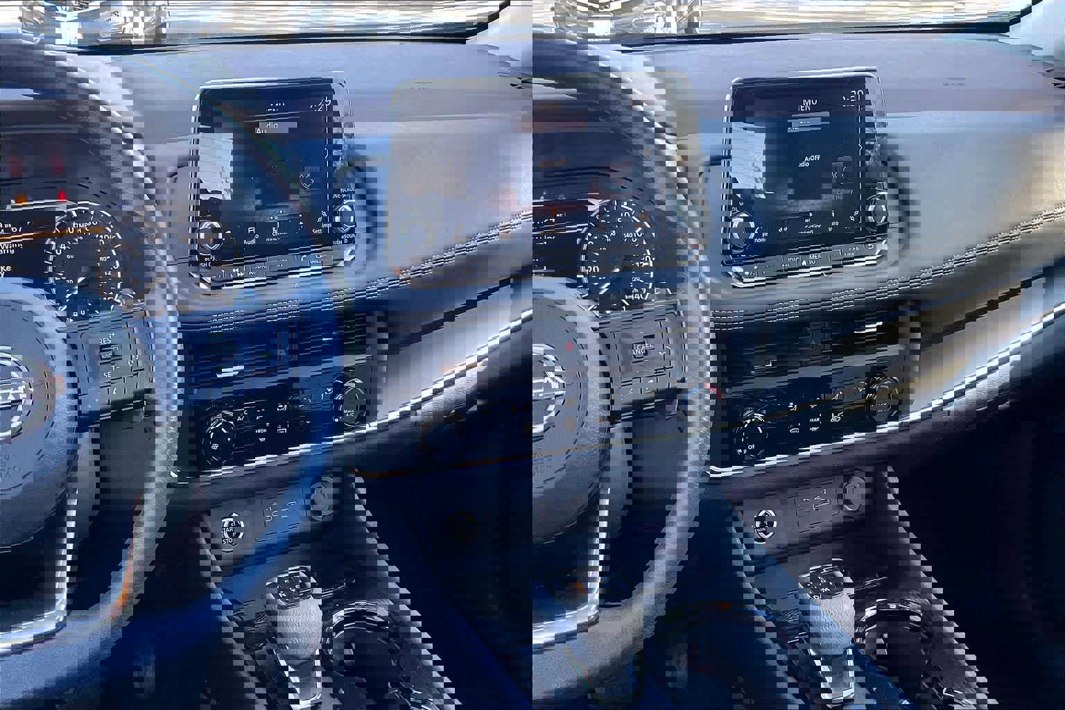 Used 2023 Nissan Rogue S image 9