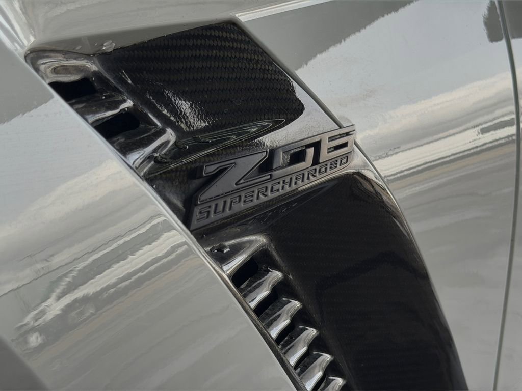 Used 2016 Chevrolet Corvette Z06 w/ 3LZ Preferred Equipment Group image 19