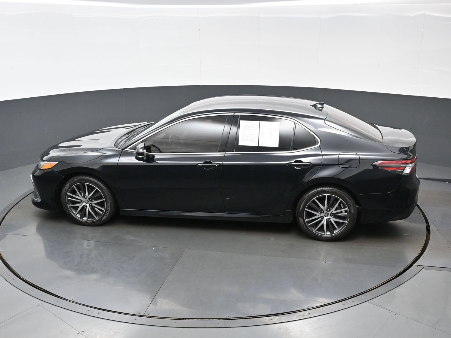 Used 2022 Toyota Camry XLE FWD image 35
