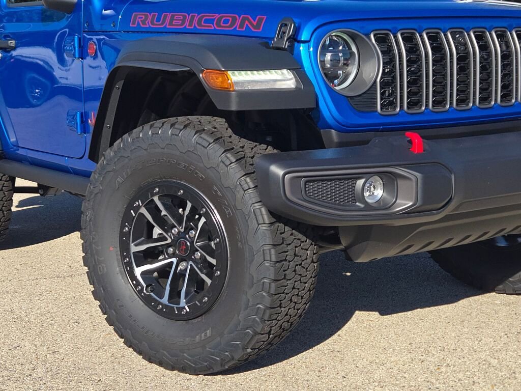 New 2025 Jeep Wrangler Rubicon w/ Xtreme 35 Tire Package AWD/4WD image 3